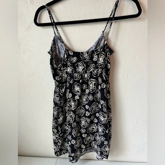 Everly Floral Dress - Picture 5 of 9